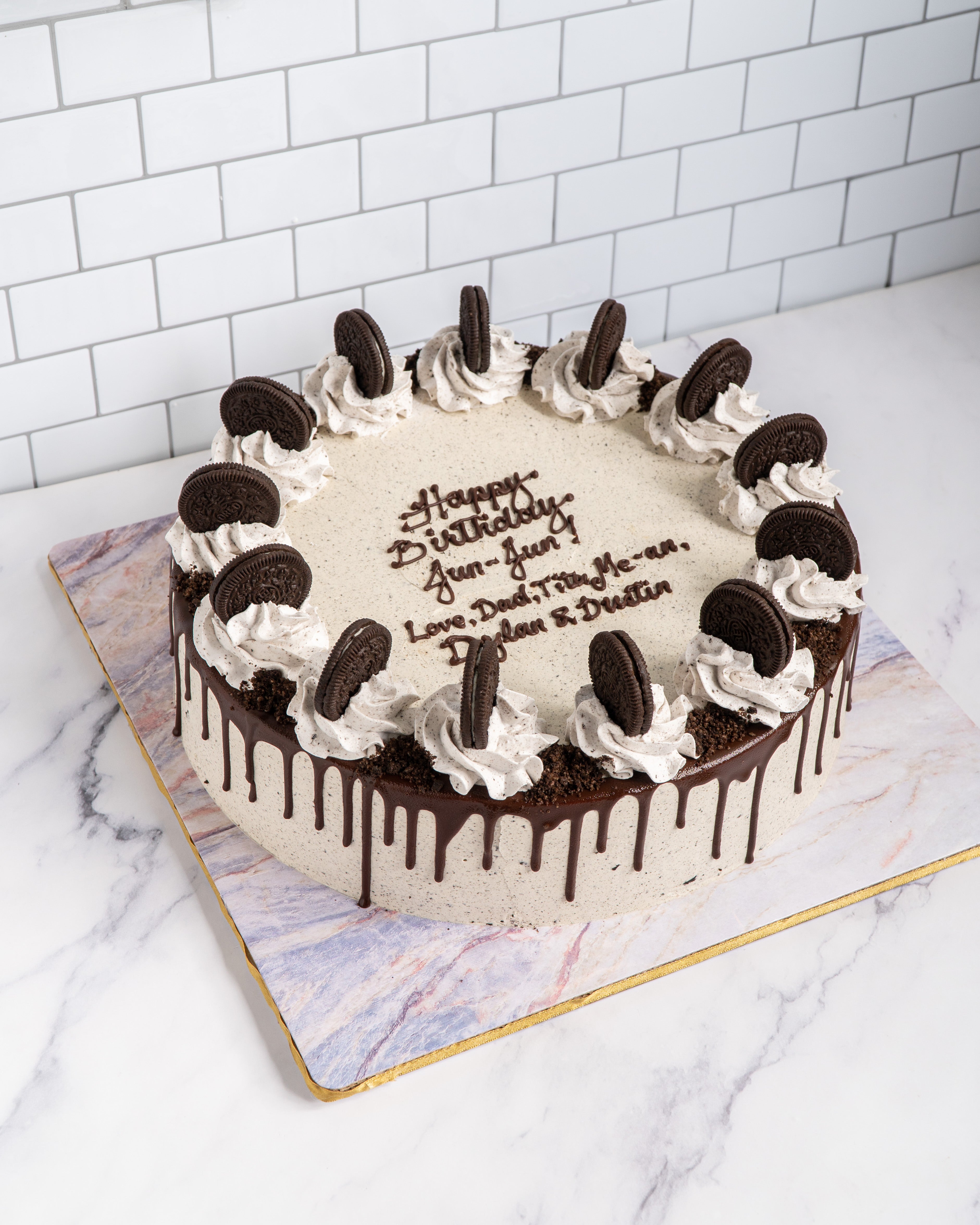 Golden Vanilla Birthday Cake Oreos Review - So Good